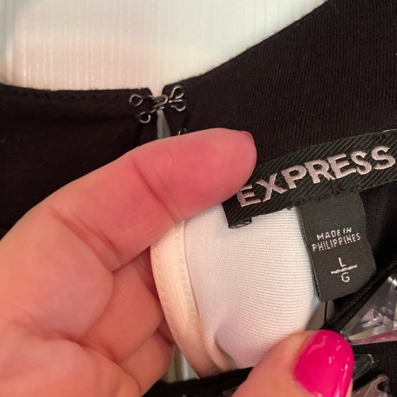 Express Embellished Top Ivory Black Trim Silver Triangles - Picture 6 of 6